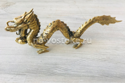 картинка Дракон с жемчужиной 21*8 см, бронза от магазина Восточные сувениры
